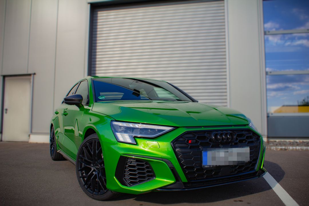 Audi S3 Exterior – Frontansicht in urbanem Setting, Autofotografie NRW