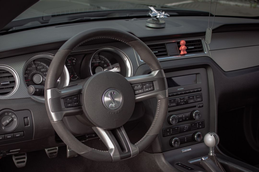 Ford Mustang GT500 Interior – Cockpit und Instrumente, hochwertiger Interior Shot